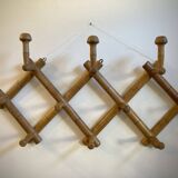 Oak accordion coat rack with 10 hooks
