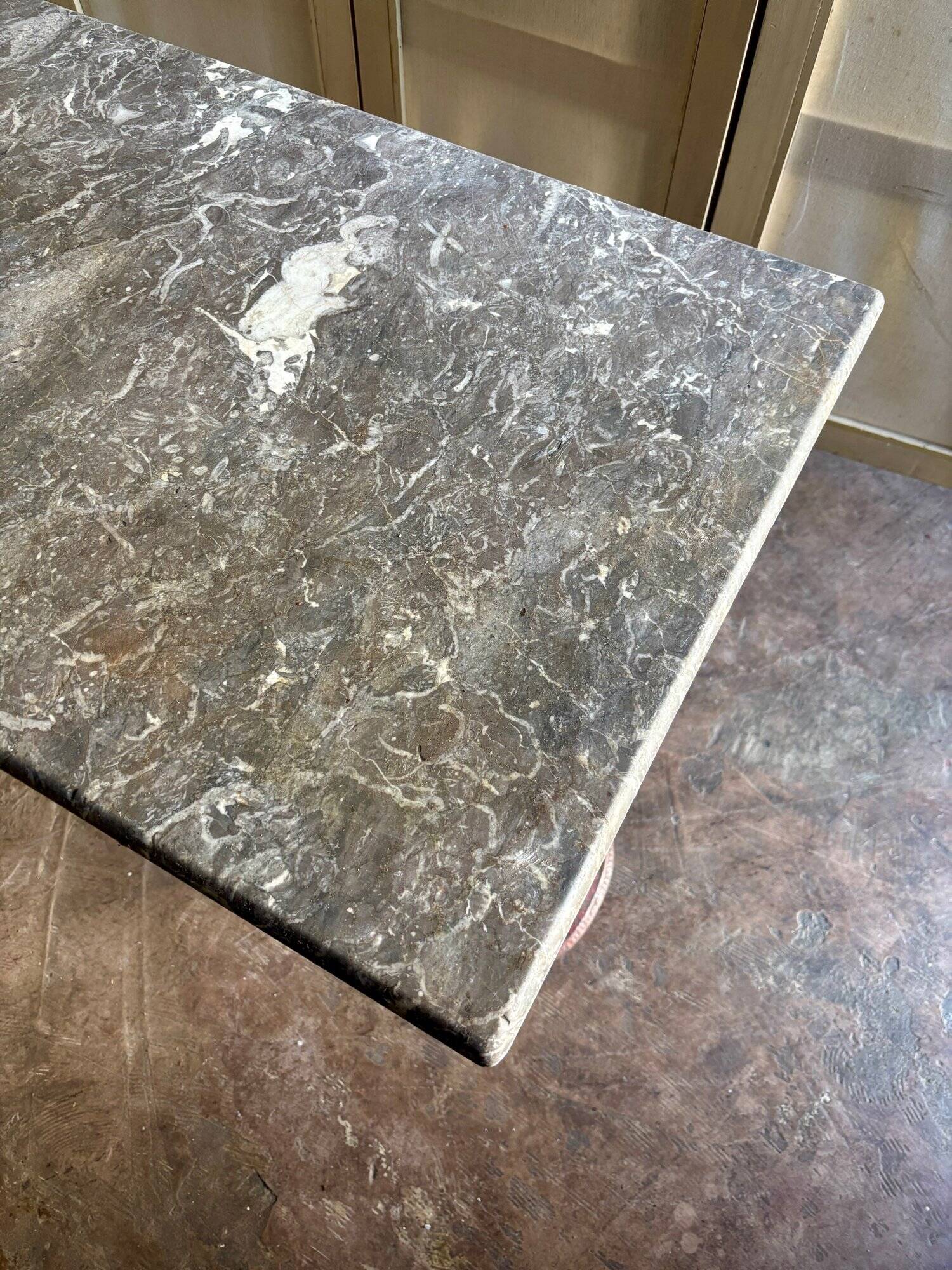 Grey marble and burgundy cast iron bistro table ☐ 85 x 57 cm