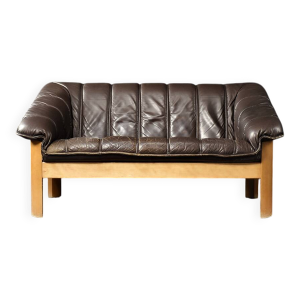 Vintage 2-seater brown leather canapé in modern Danish mid-century style from the 1970s.