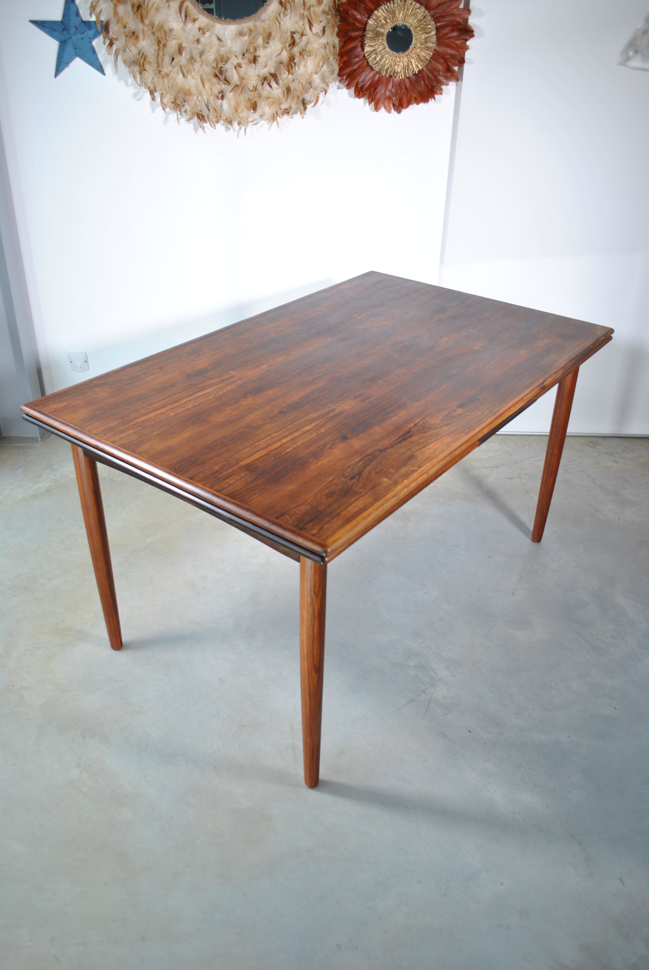 Extendable rosewood dining table year 60