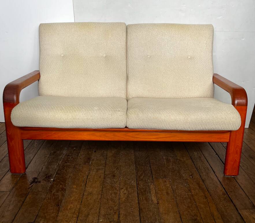Scandinavian 2-seater bench sofa in teak and wool.