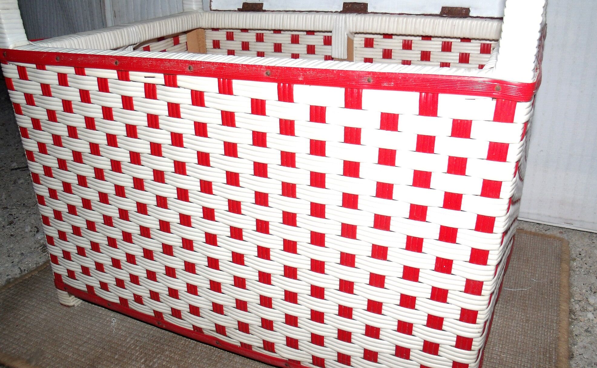 Toy storage chest child scoubidou vintage
