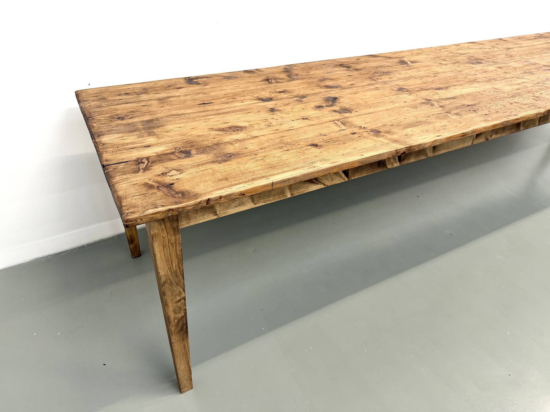 Large XXL farmhouse table in solid pine with 1950s tapered legs.