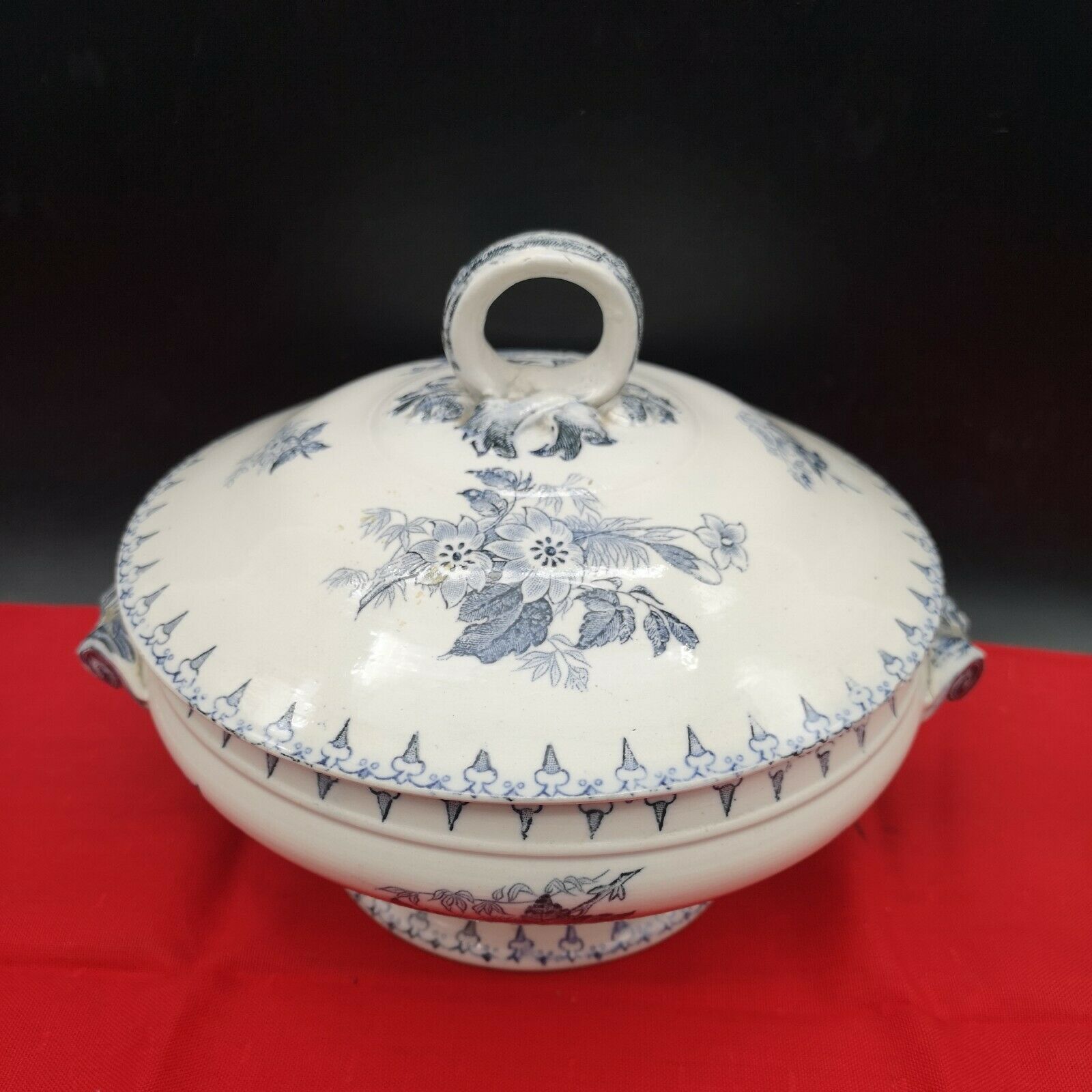 Vegetable or small soup pot in earthenware Sarreguemines model Flora