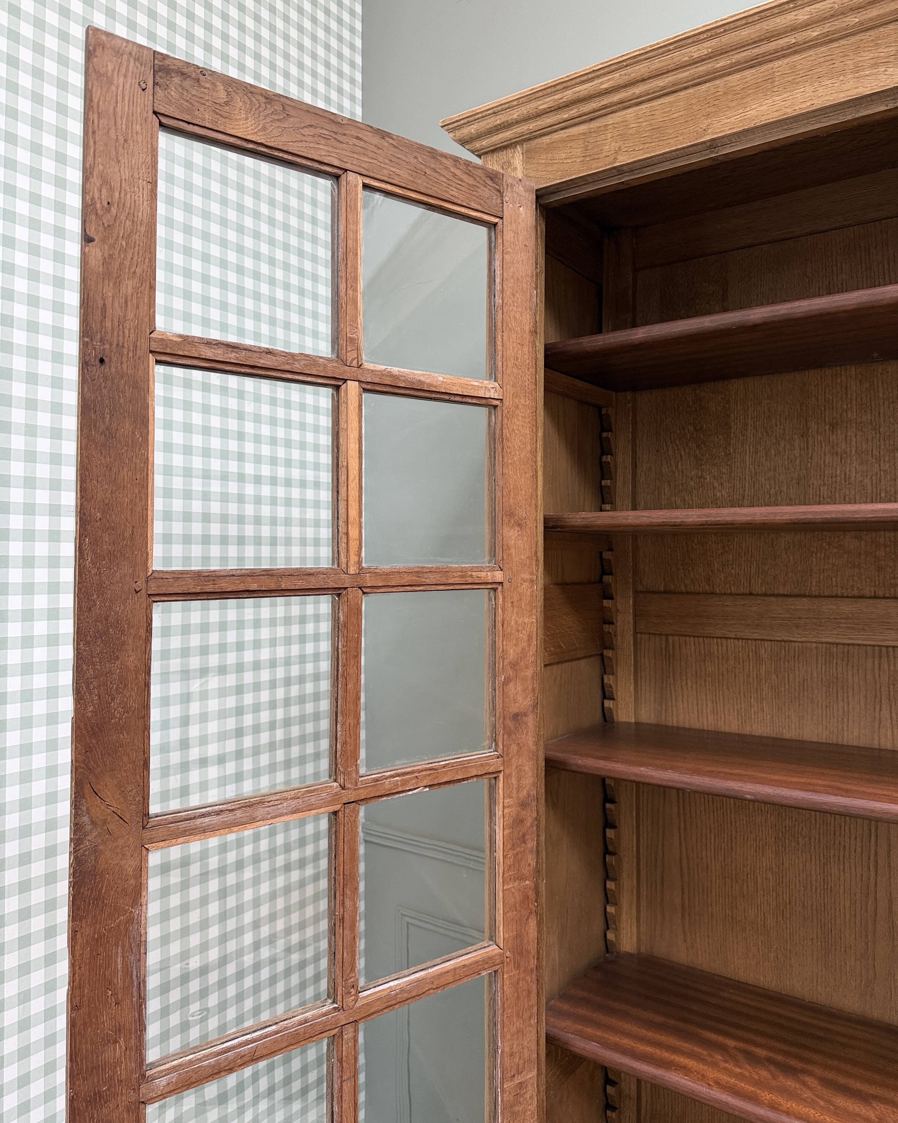 Large vintage display cabinet in solid oak (renovated)