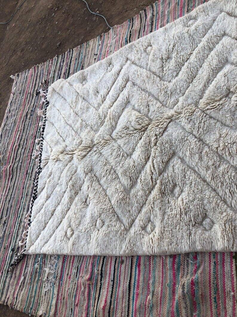 Handwoven Moroccan wool rug size 1.4/2.6 m.