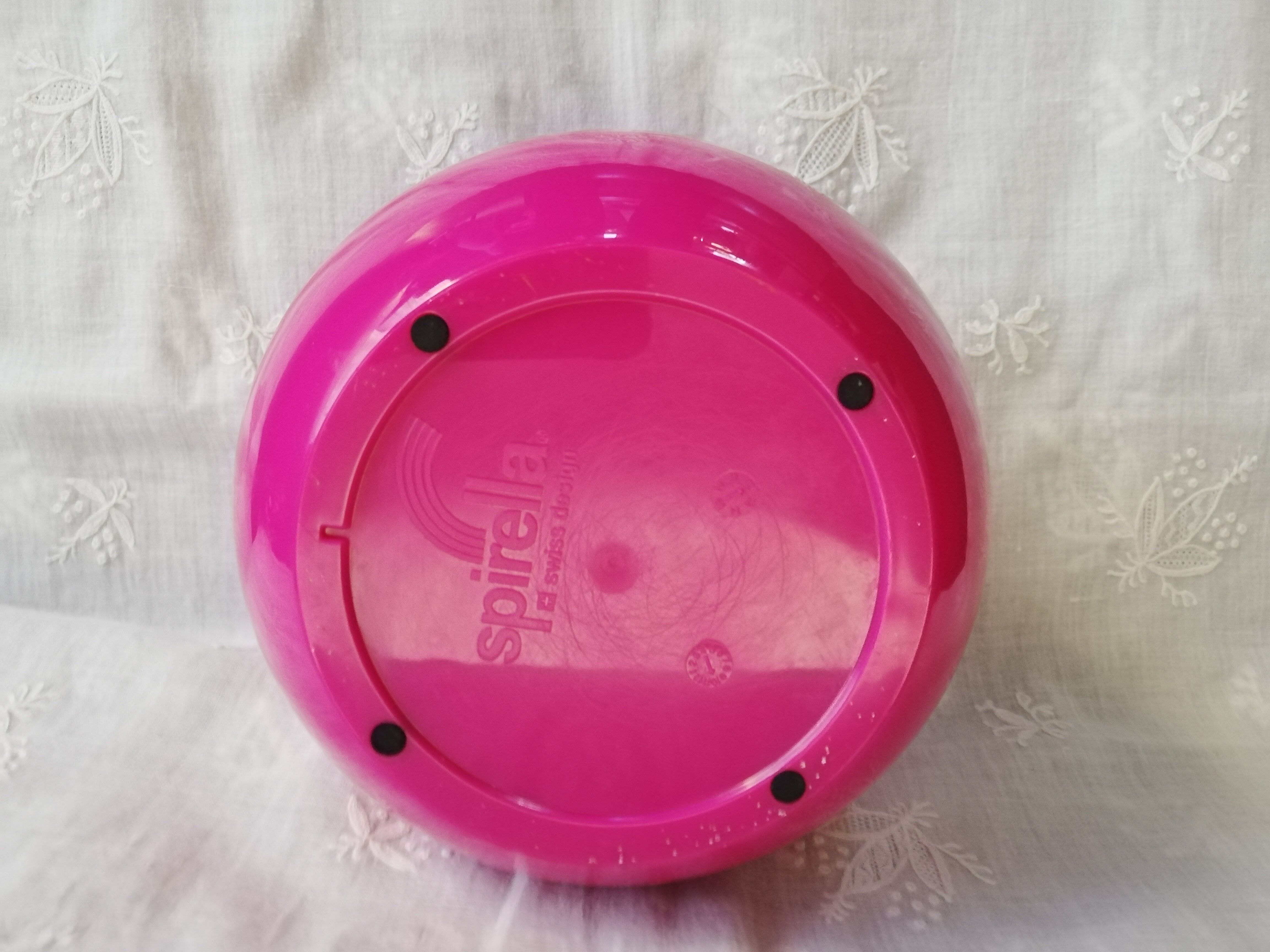 Aperitif servant, sewing, desk