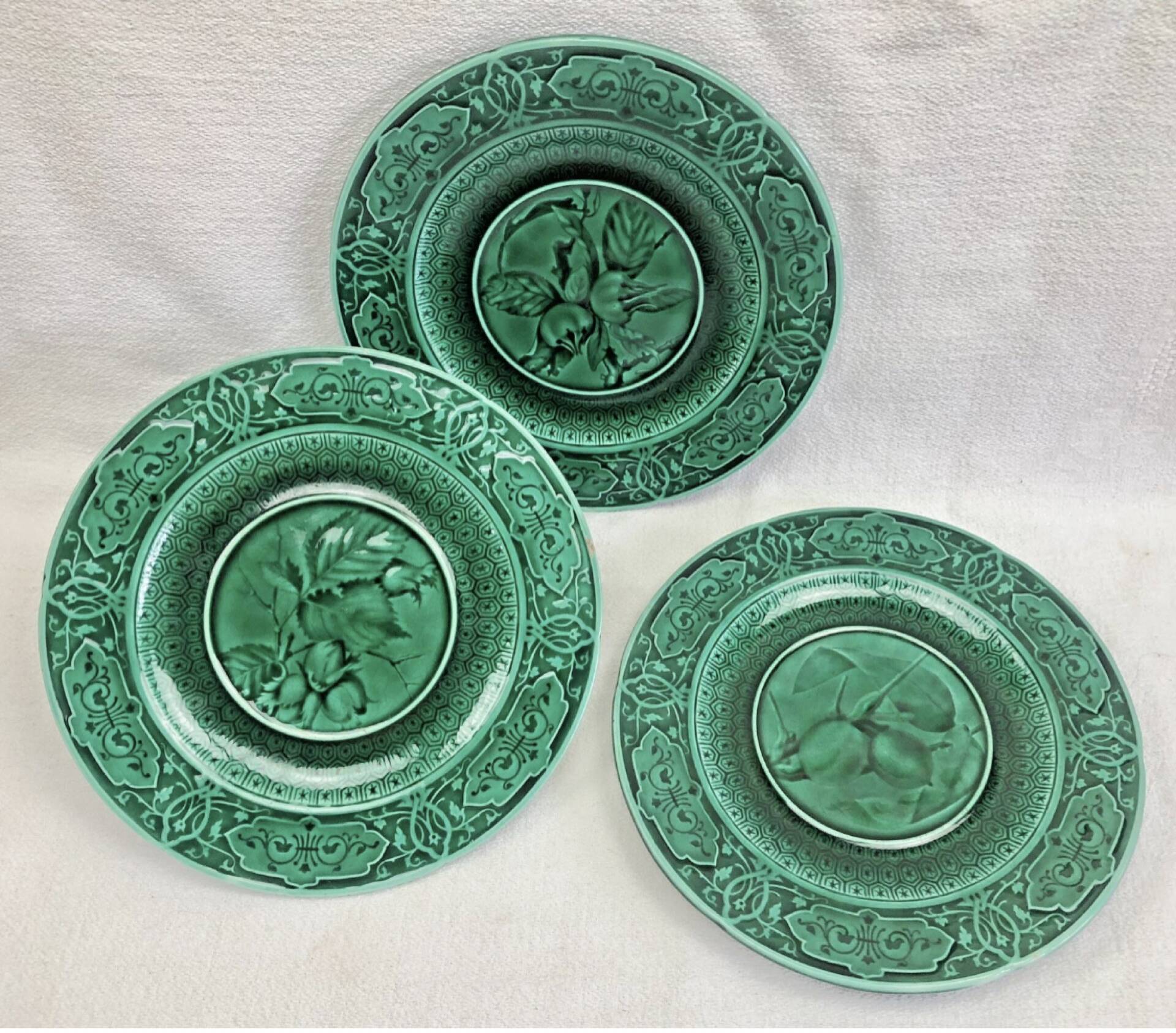 3 dessert plates XIX Sarreguemines Majolica shaded enamel Rubelles