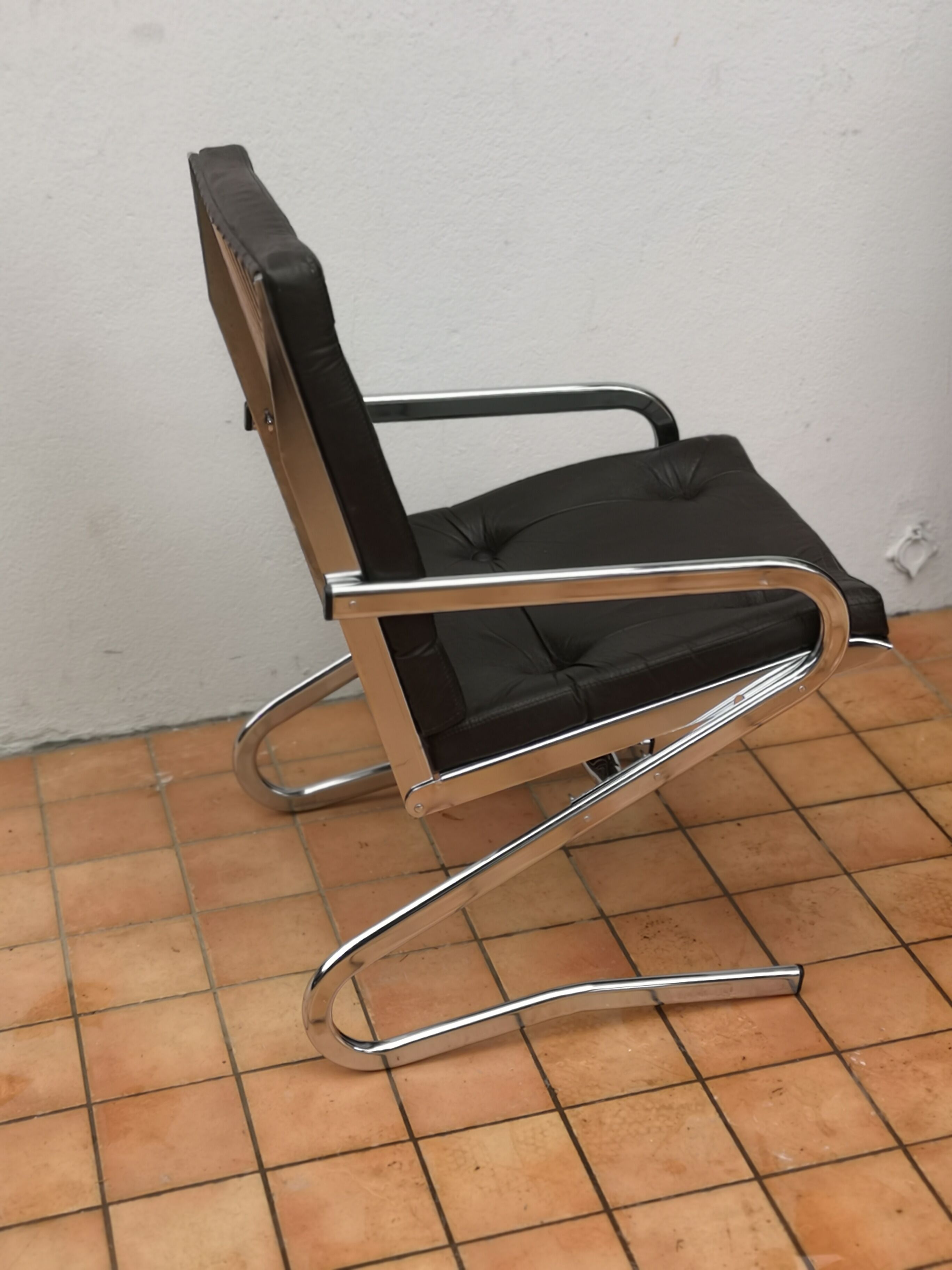 Leather armchair and chrome Italian design year 70