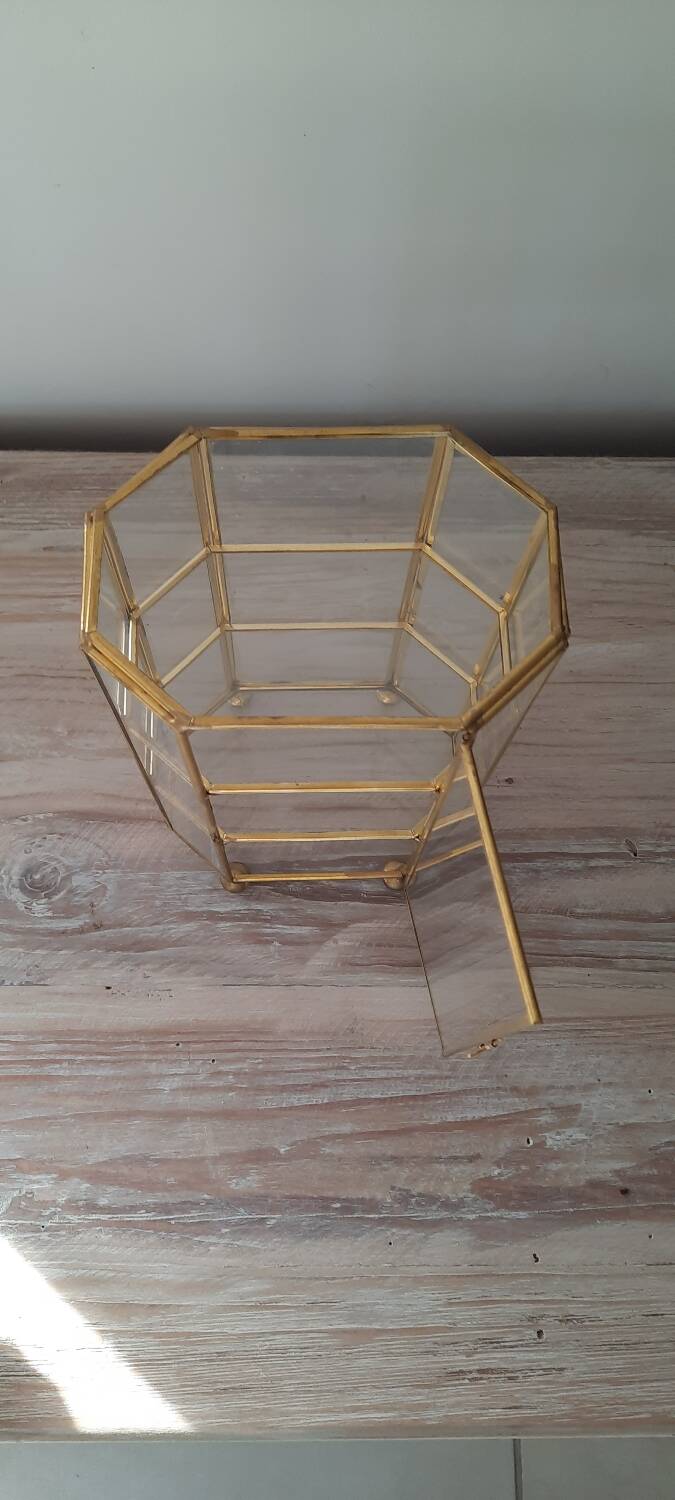 Vitrine verre et laiton