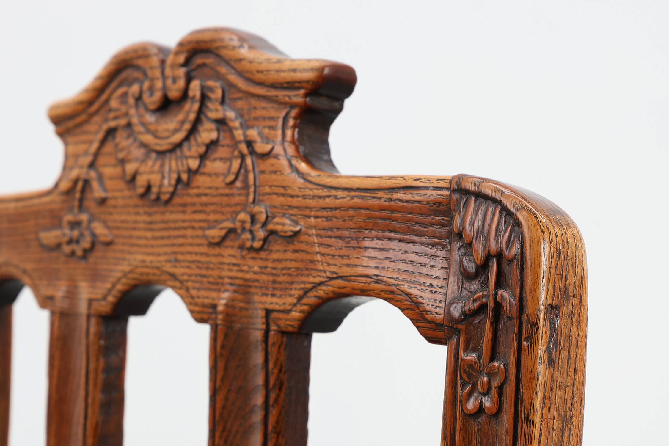 Chaise d'appoint en chêne sculpté, France, XVIIIe siècle