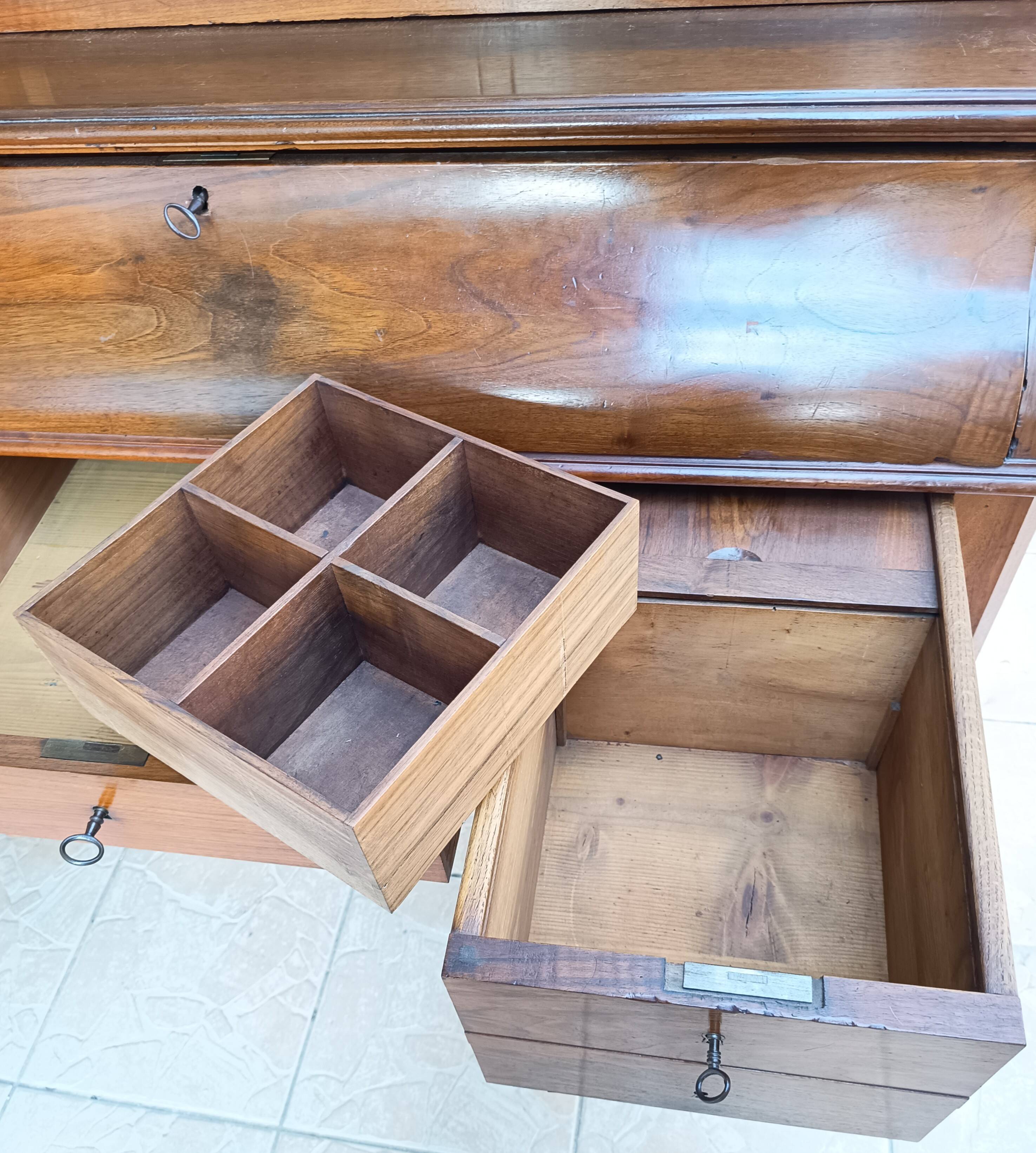 Bureau à cylindre Louis Philippe en noyer époque 19ème