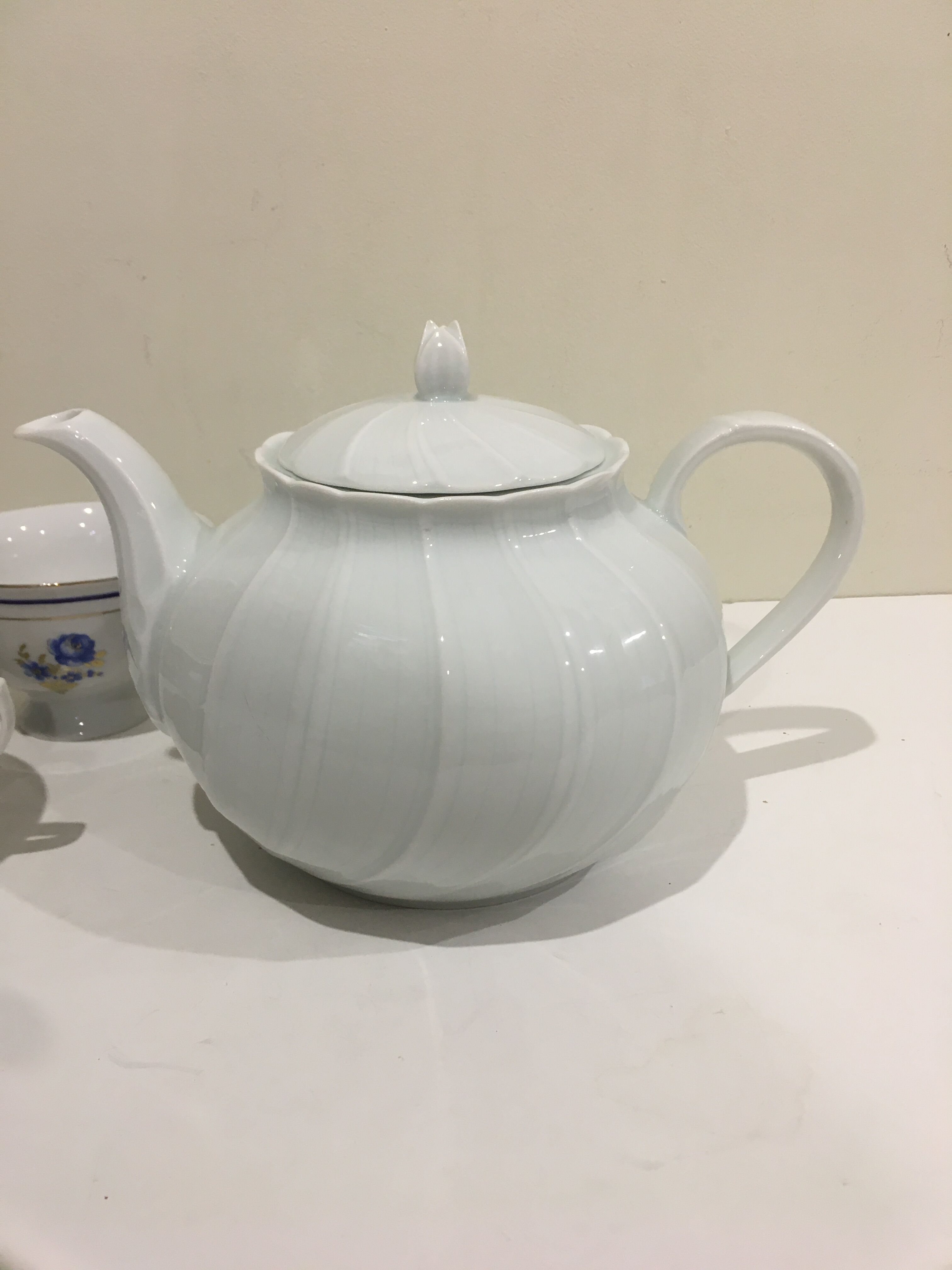 White teapot Bernardaud