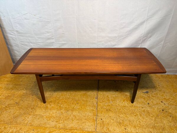Table basse G-Plan Brasilia en teck et afromosia, années 1960. Cette élégante table basse
