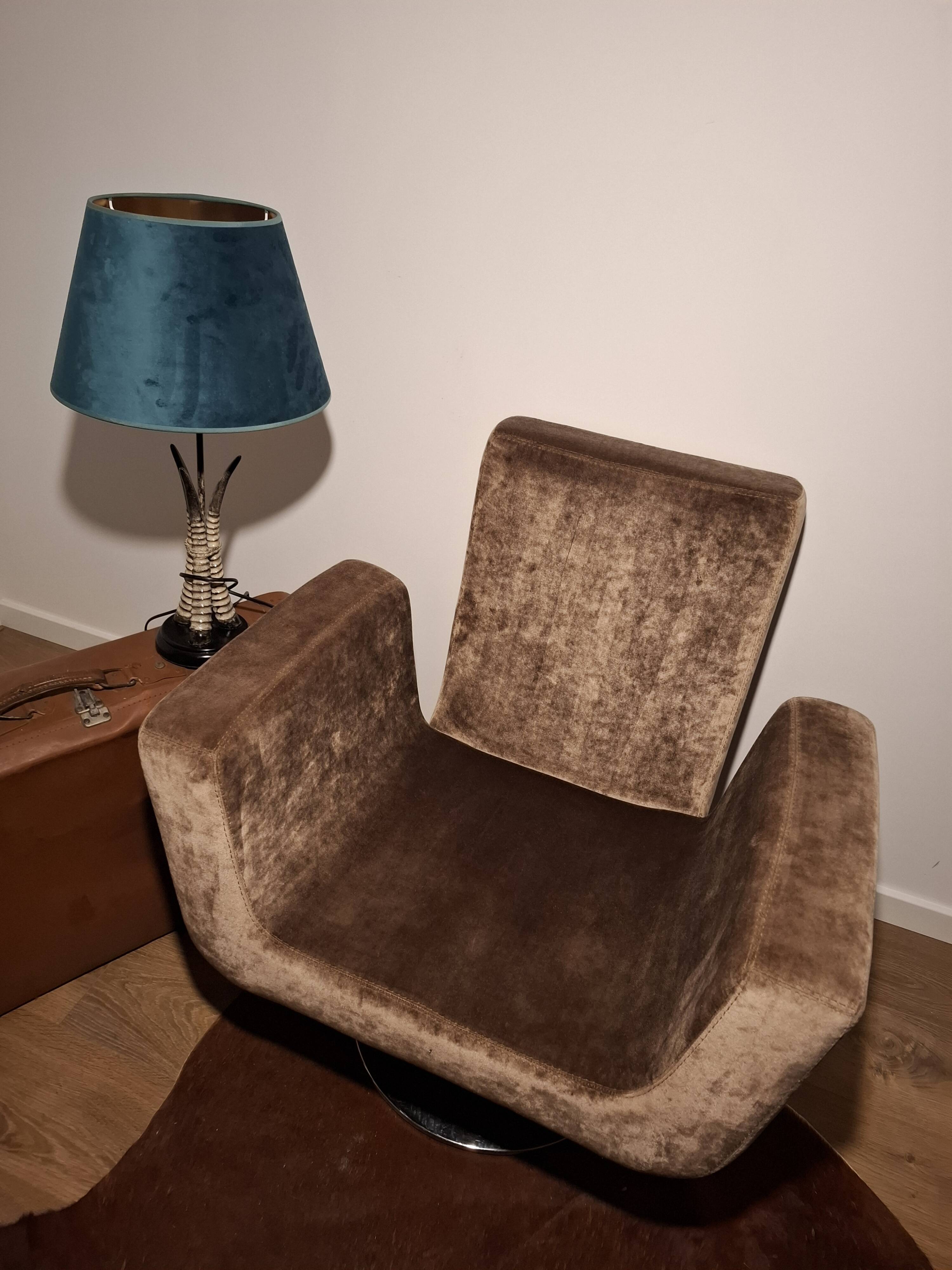 Artisan-Restored Mid-Century Armchair in Golden Mustard Velvet | Bruno Gonç