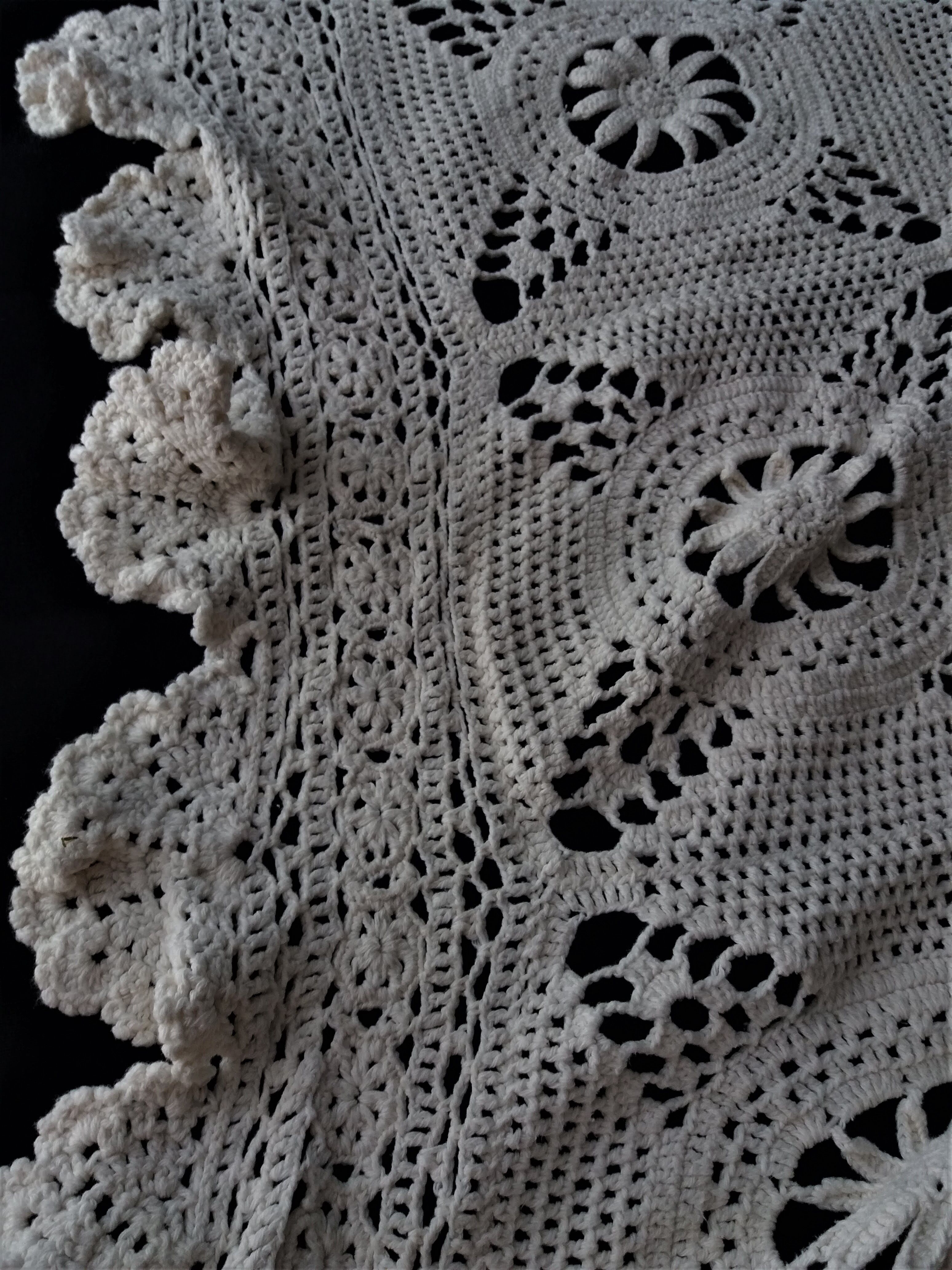 Bed top vintage cotton crochet bedspread