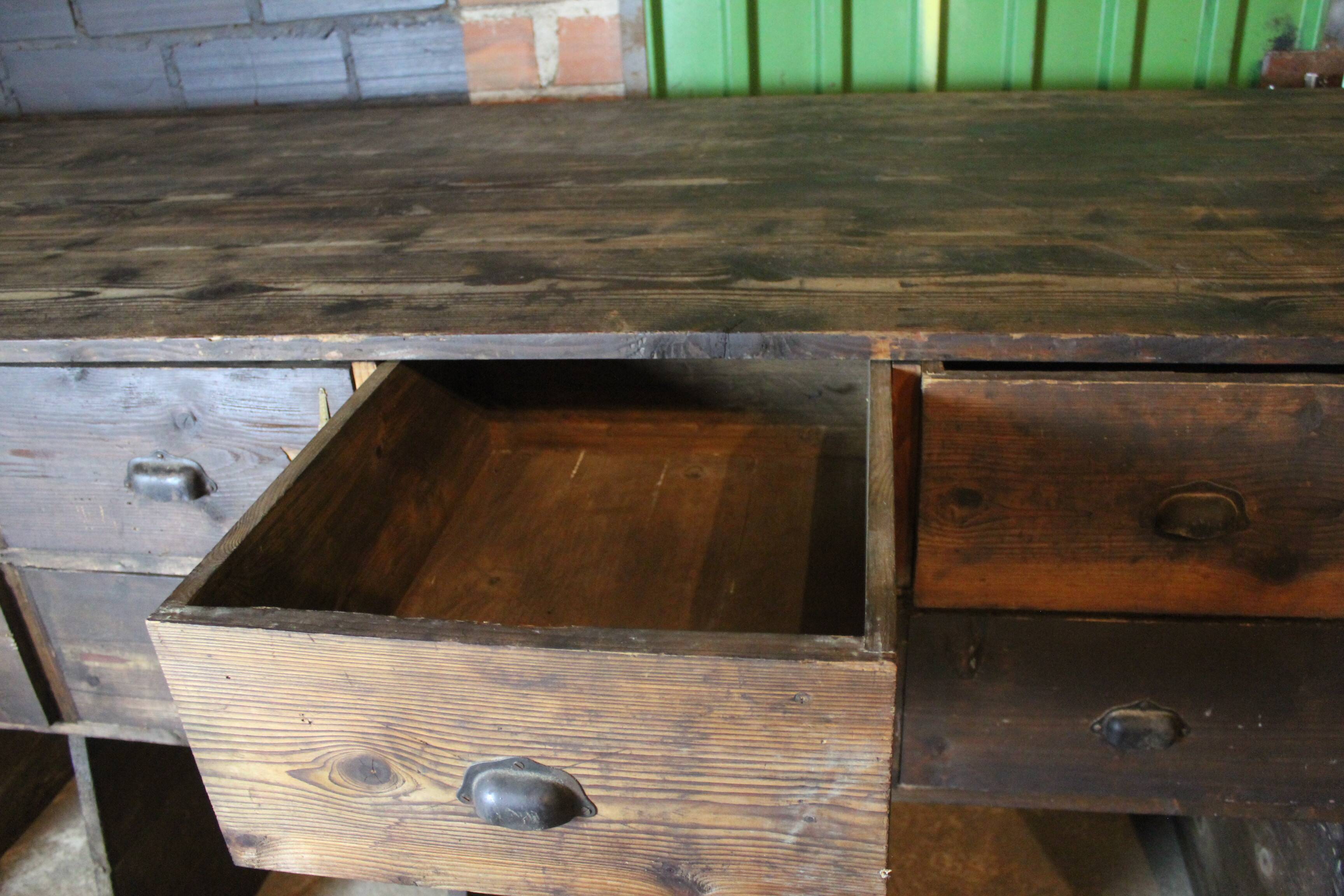 Double-sided cutlery cabinet