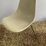 Chaise en fibre de verre Wilkhahn