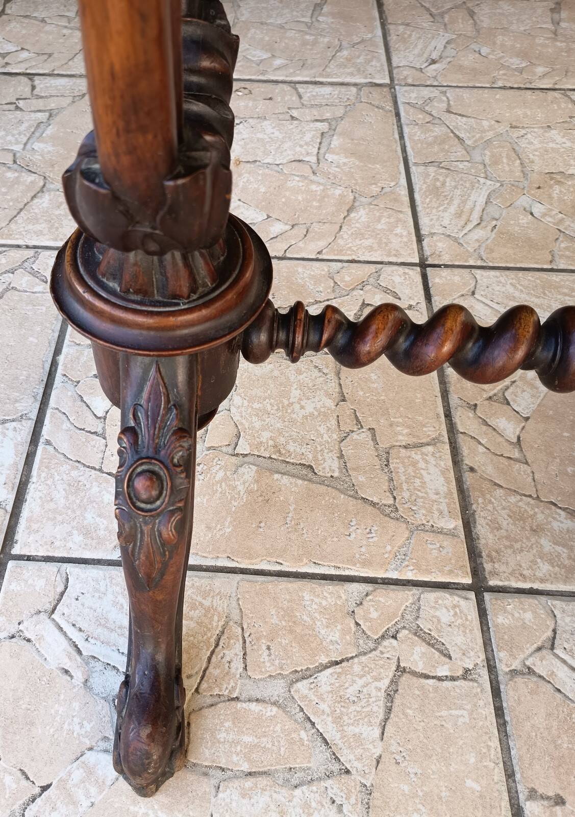 Davenport desk in marquetry walnut, Victorian era.