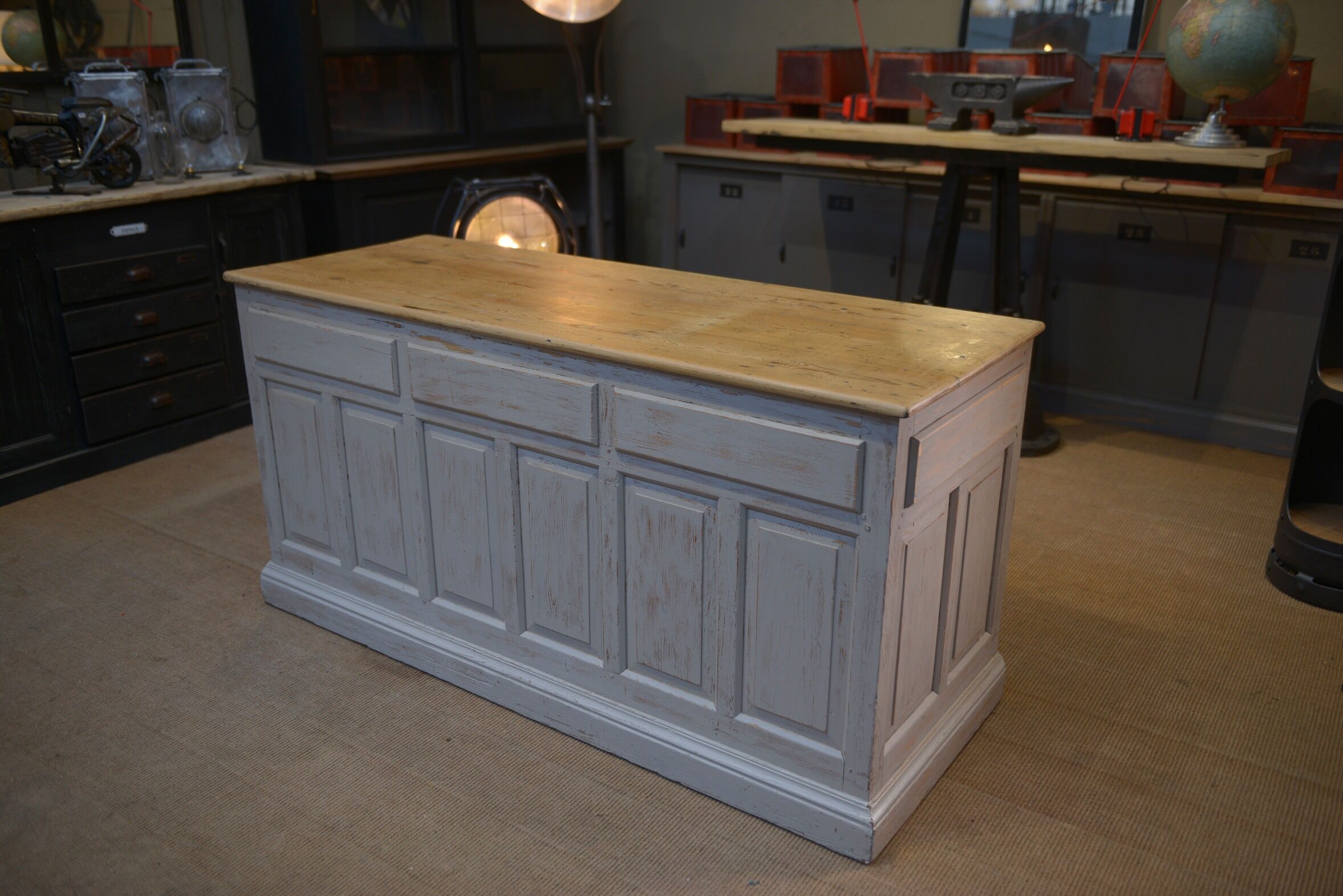 Countertop in gray patinated fir 1960