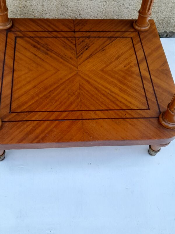 Table de chevet dessus en marbre pied sabot et décoration en bronze h 83 cm