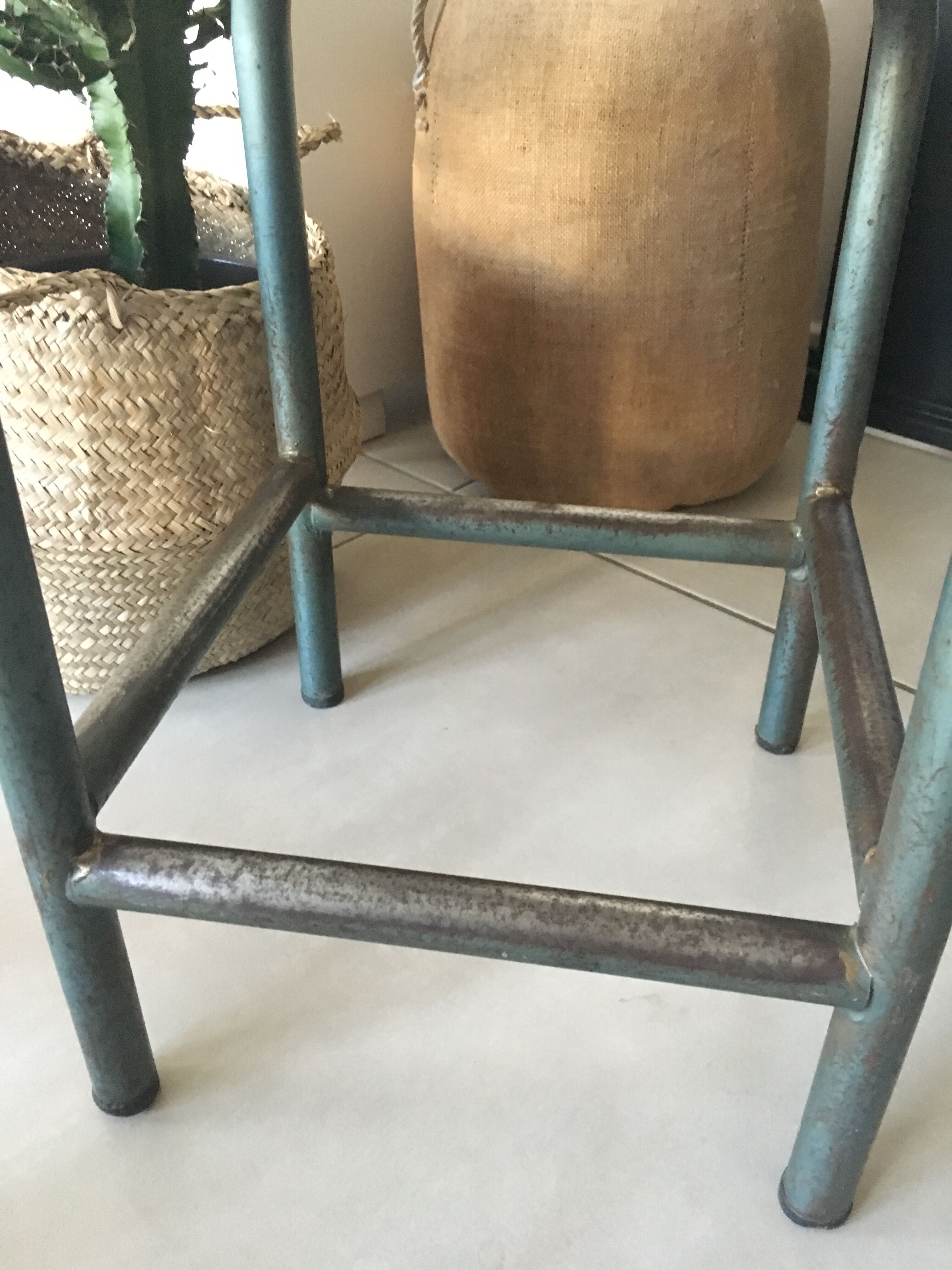 Paire de tabourets industriels