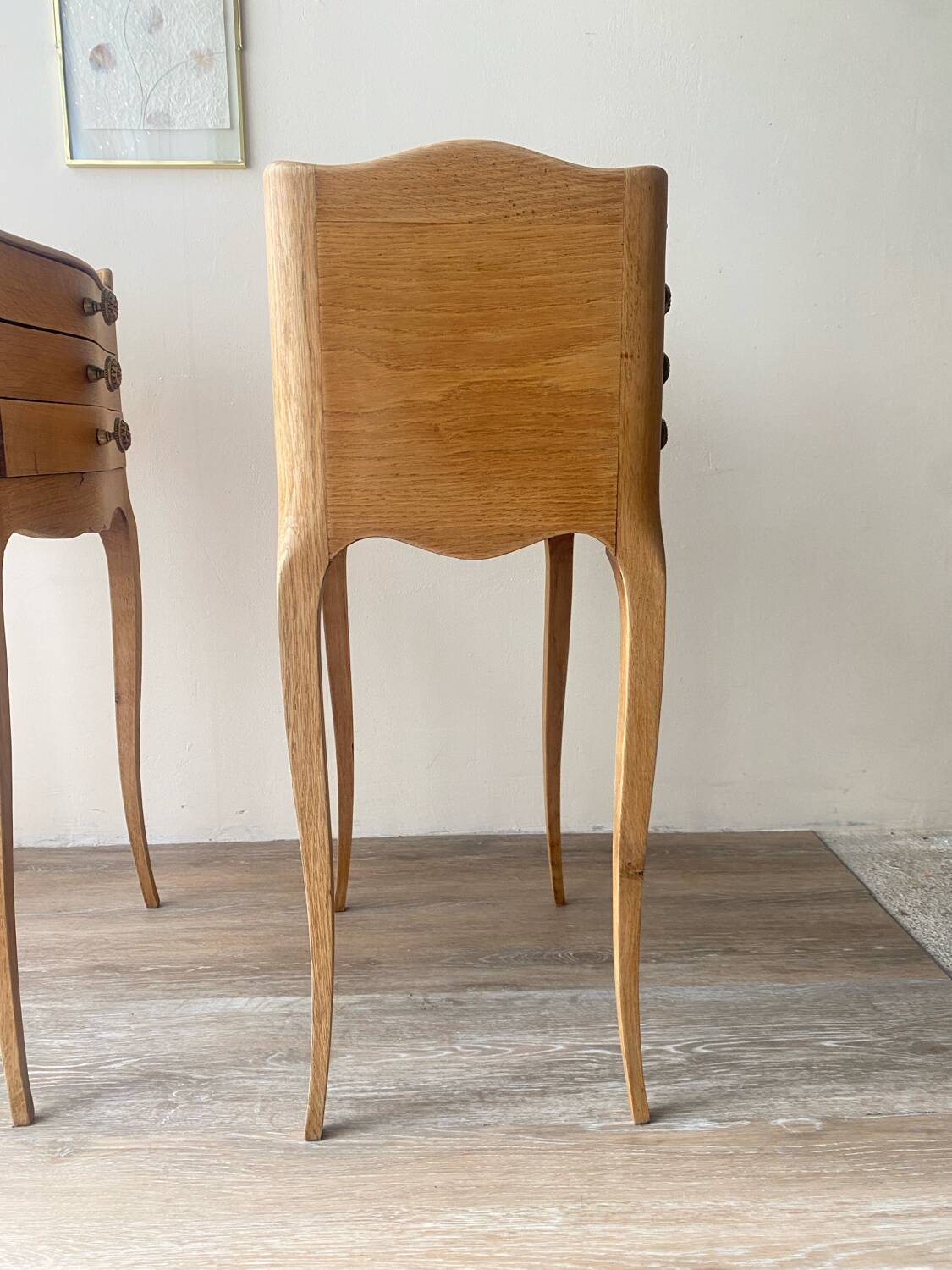 Paire de chevets en chêne - style Louis XV rustique- bois blond brut