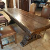 Table médiévale avec chaises