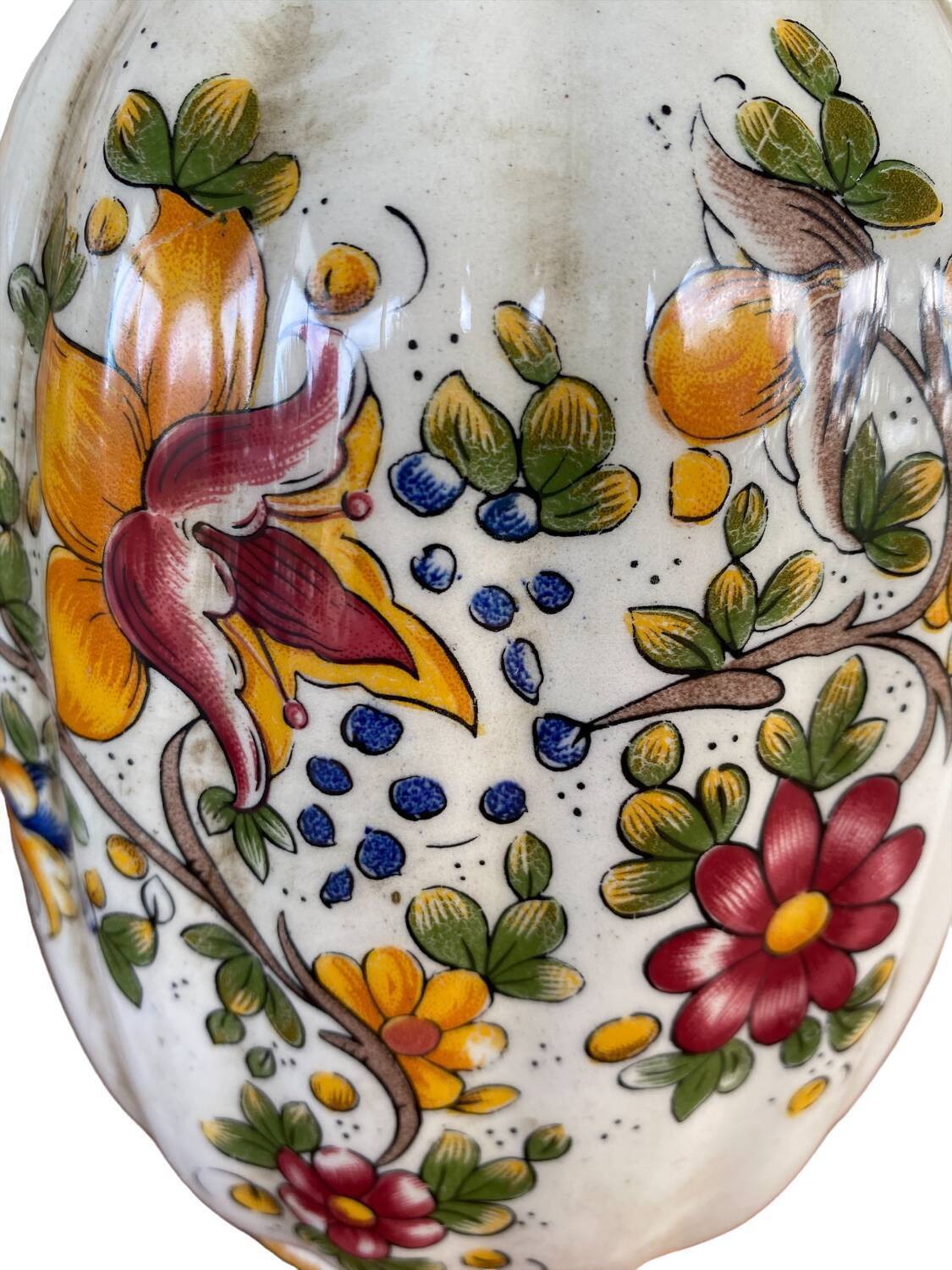 Vase with flowery decorations