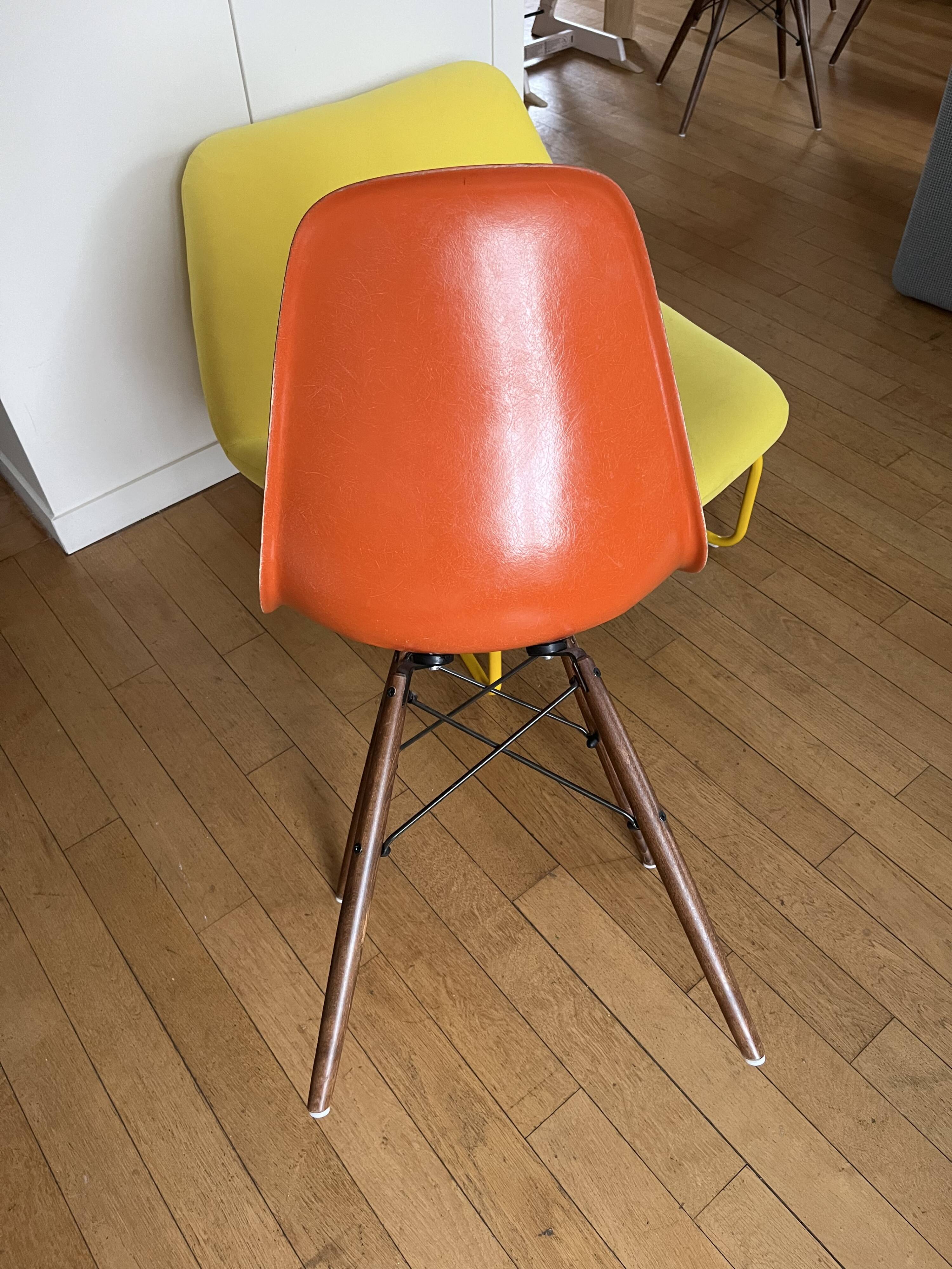 4 Chaises Charles & Ray Eames Herman Miller DSW orange