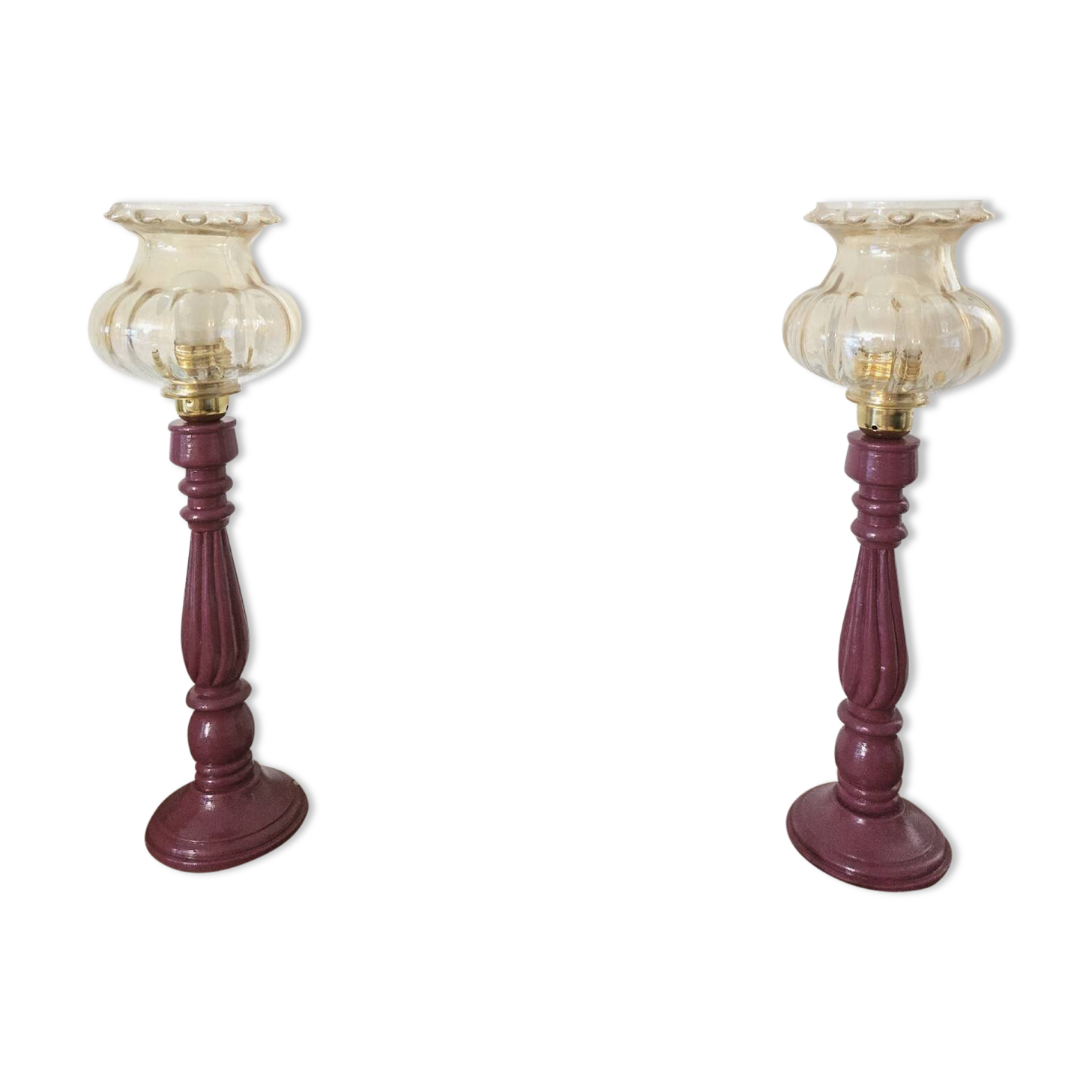 Lampes à poser vintage – Pieds bois repeints mauve brillant + globes a