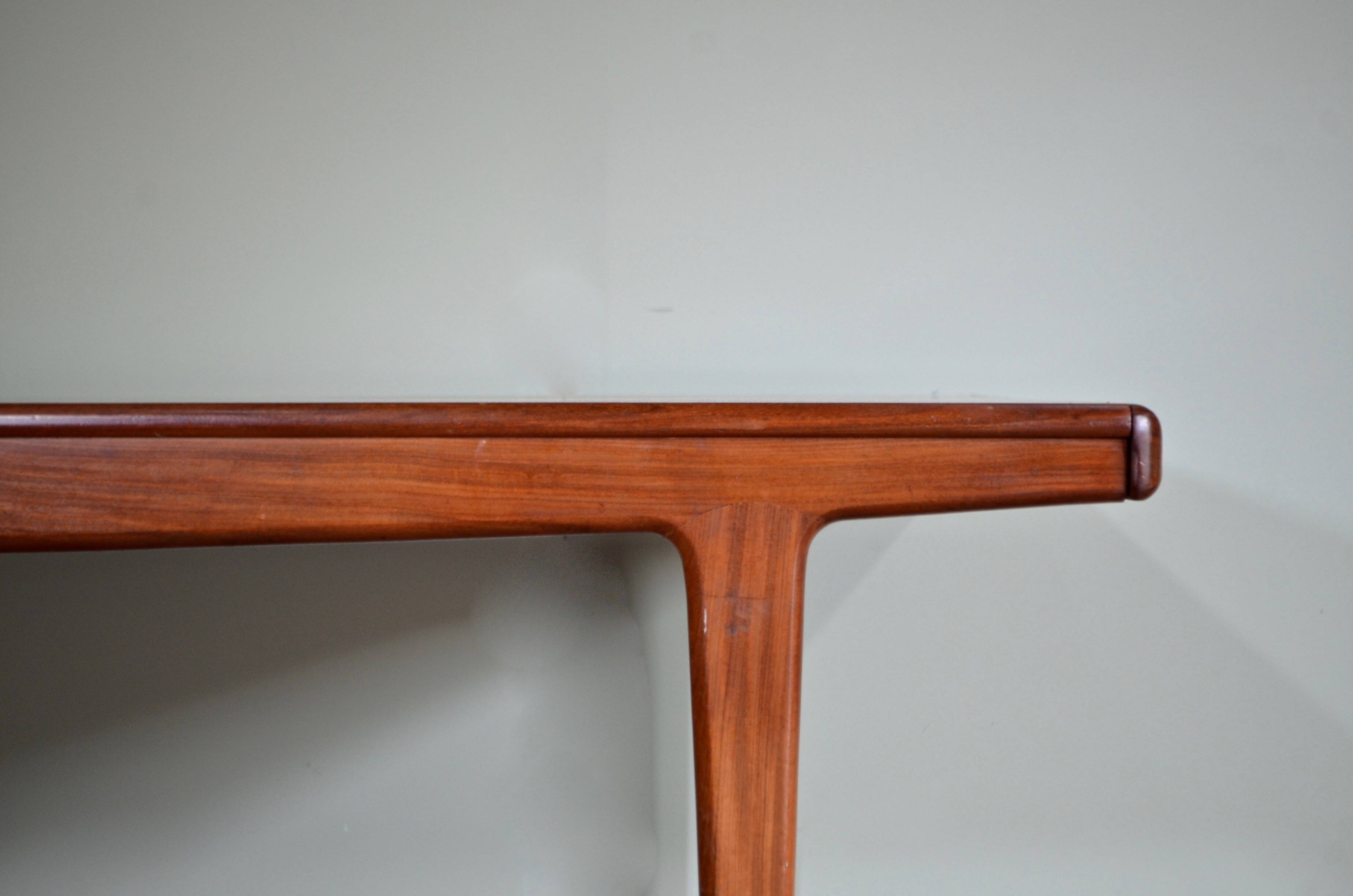 Danish Midcentury Extending Teak Table. Vintage / Modern / Retro / Scandinavian.