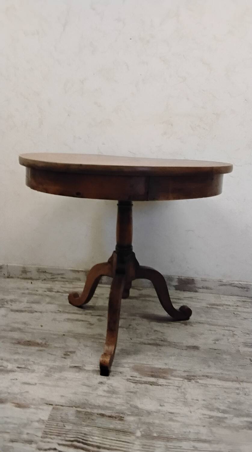 Table ronde en noyer