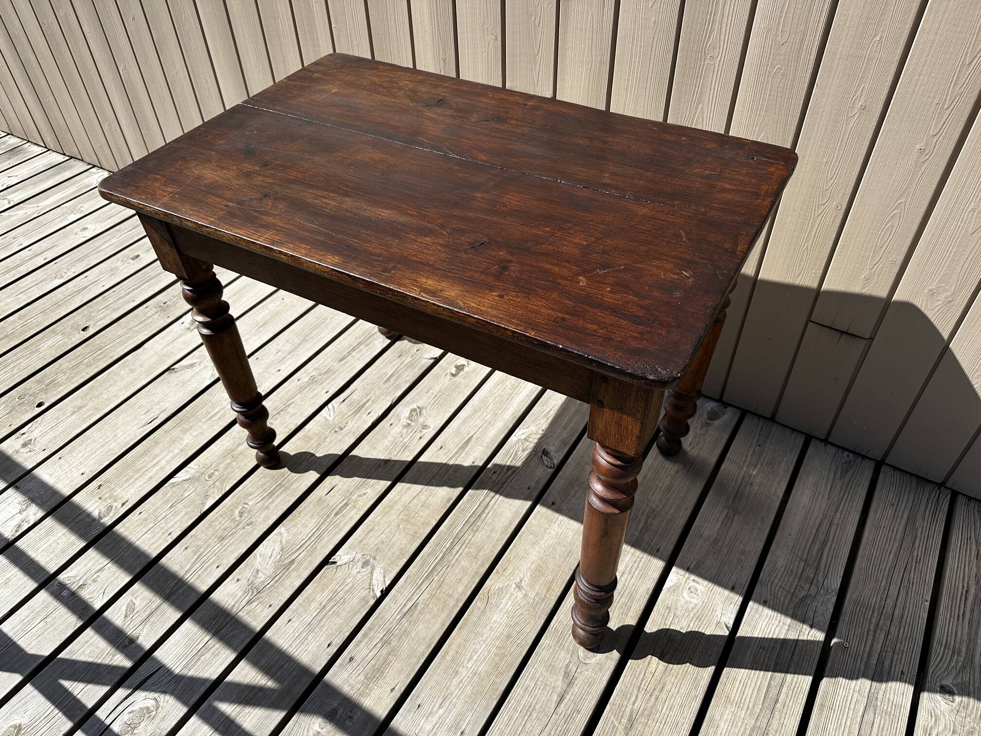 Bistro table in walnut