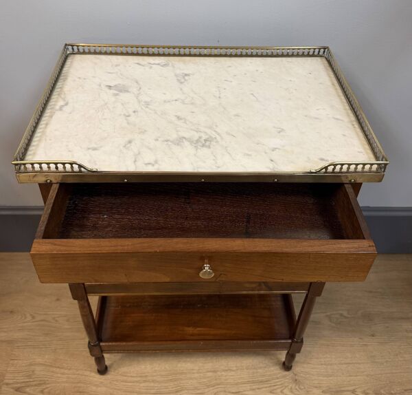 Petite desserte en acajou de style Louis XVI