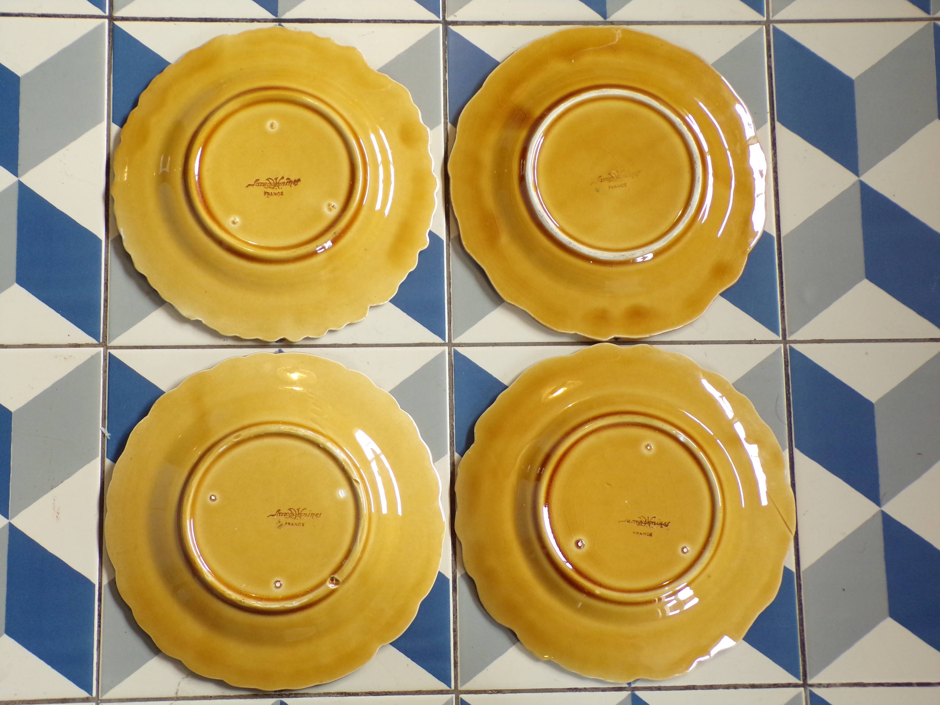 Set of 4 Sarregurmines Fruits barbotine plates
