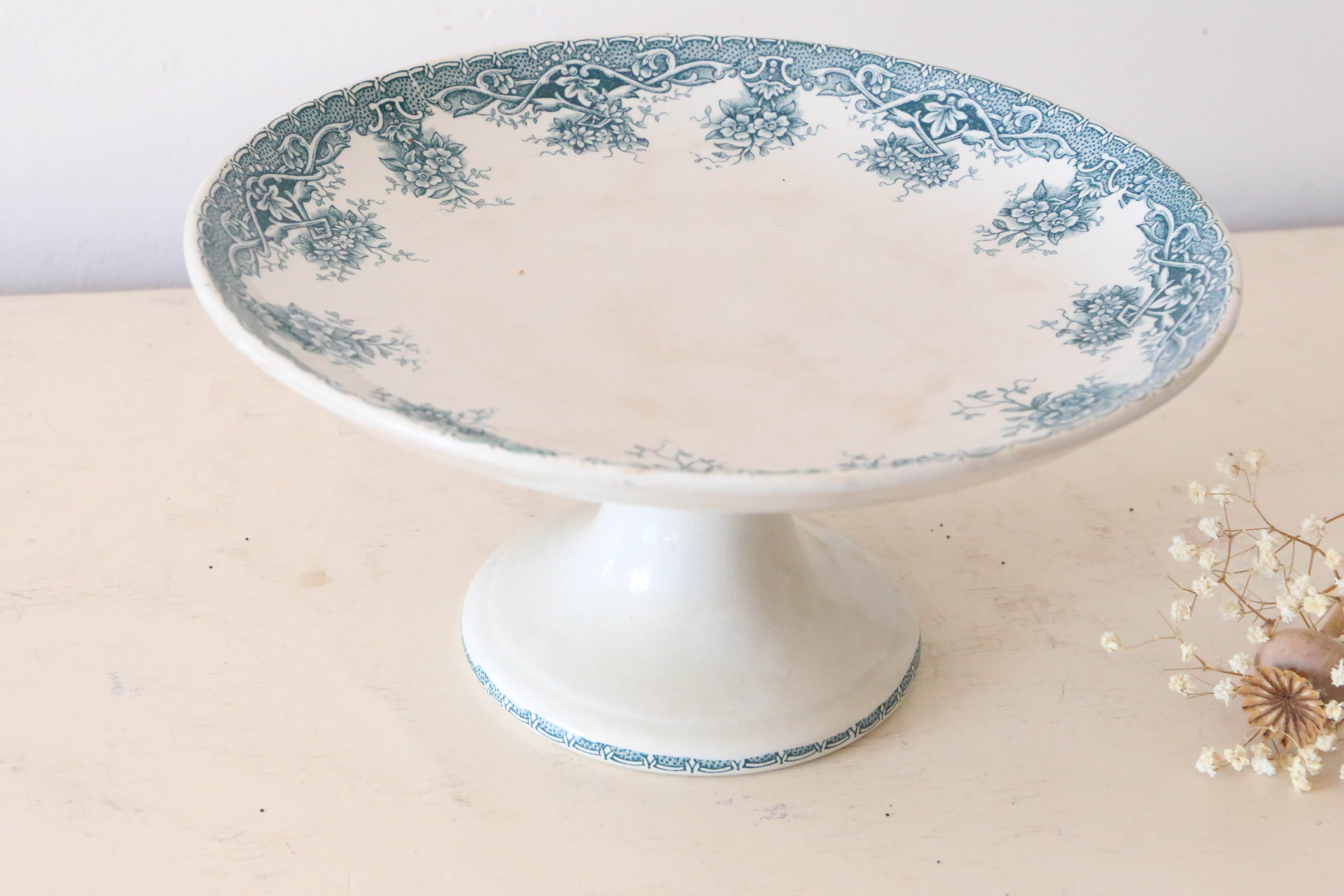 Antique ceramic compotier, Prima model of Saint Amand, French manufacture, late nineteenth