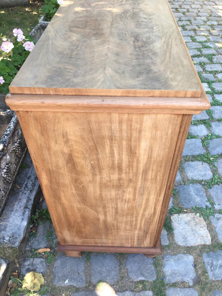Wooden chest of drawers Mahogany veneers Late nineteenth 4 drawers