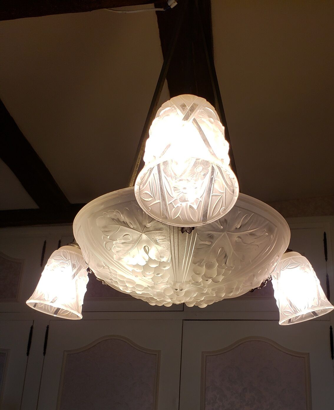 Art deco suspension molded glass
