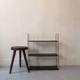étagere murale filaire string en laiton et métal noir, design 1970