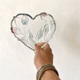 Heart-shaped glass empty pocket