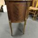 Commode Demi-Lune de style Louis XVI à deux tiroirs avec pla