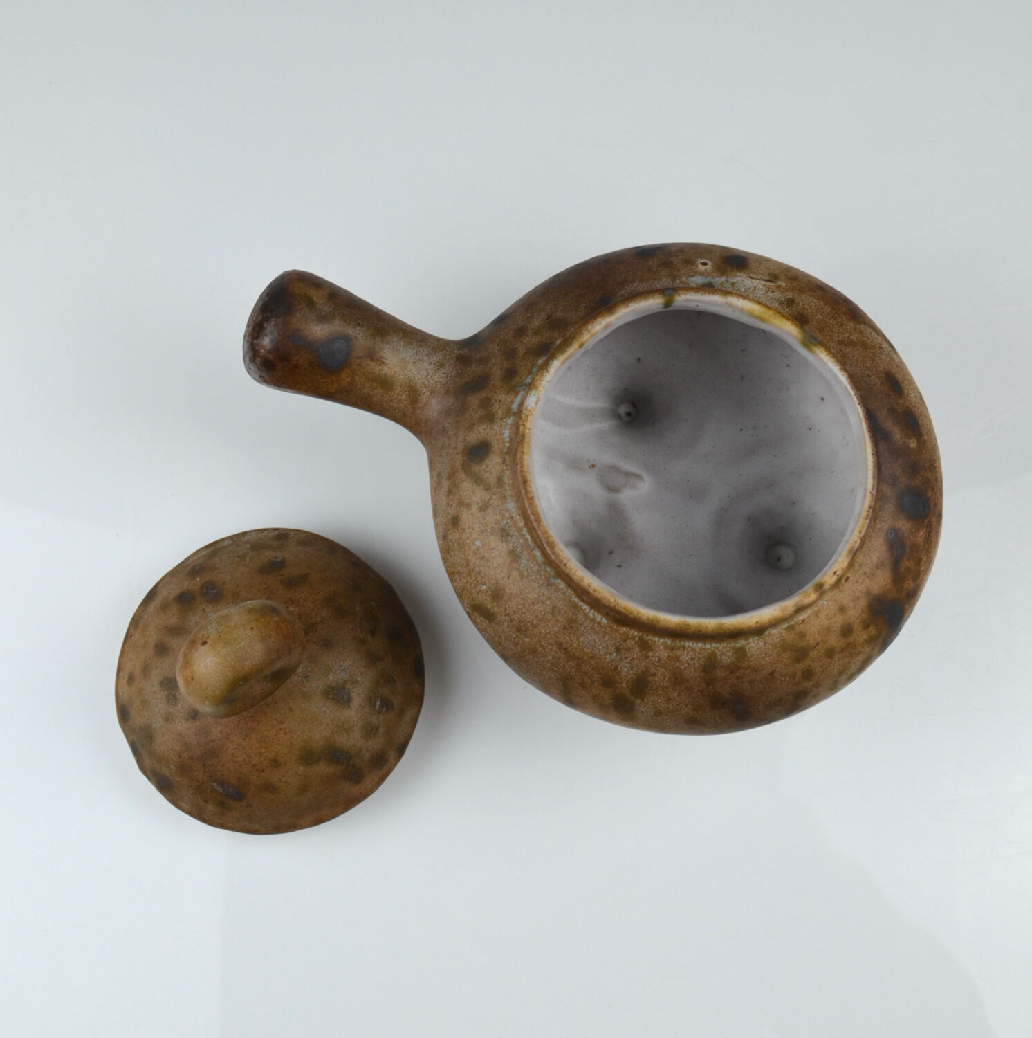 tripod ceramic with lid, signed Agnès Escala