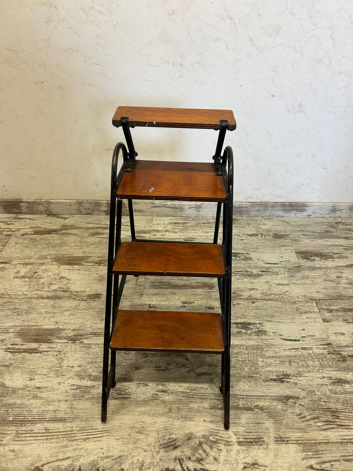 Escabeau, petit marche pied, atypique