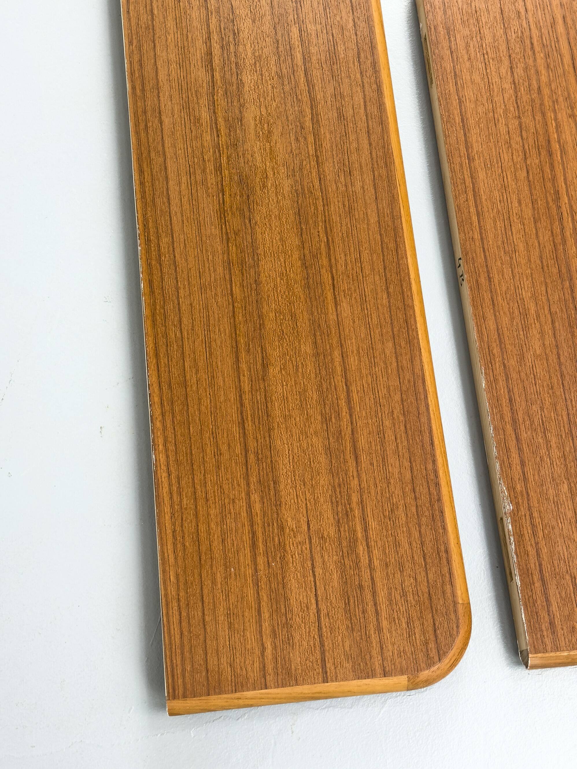 Ensemble de 2 étagères murales en teck du milieu du siècle, années 1970