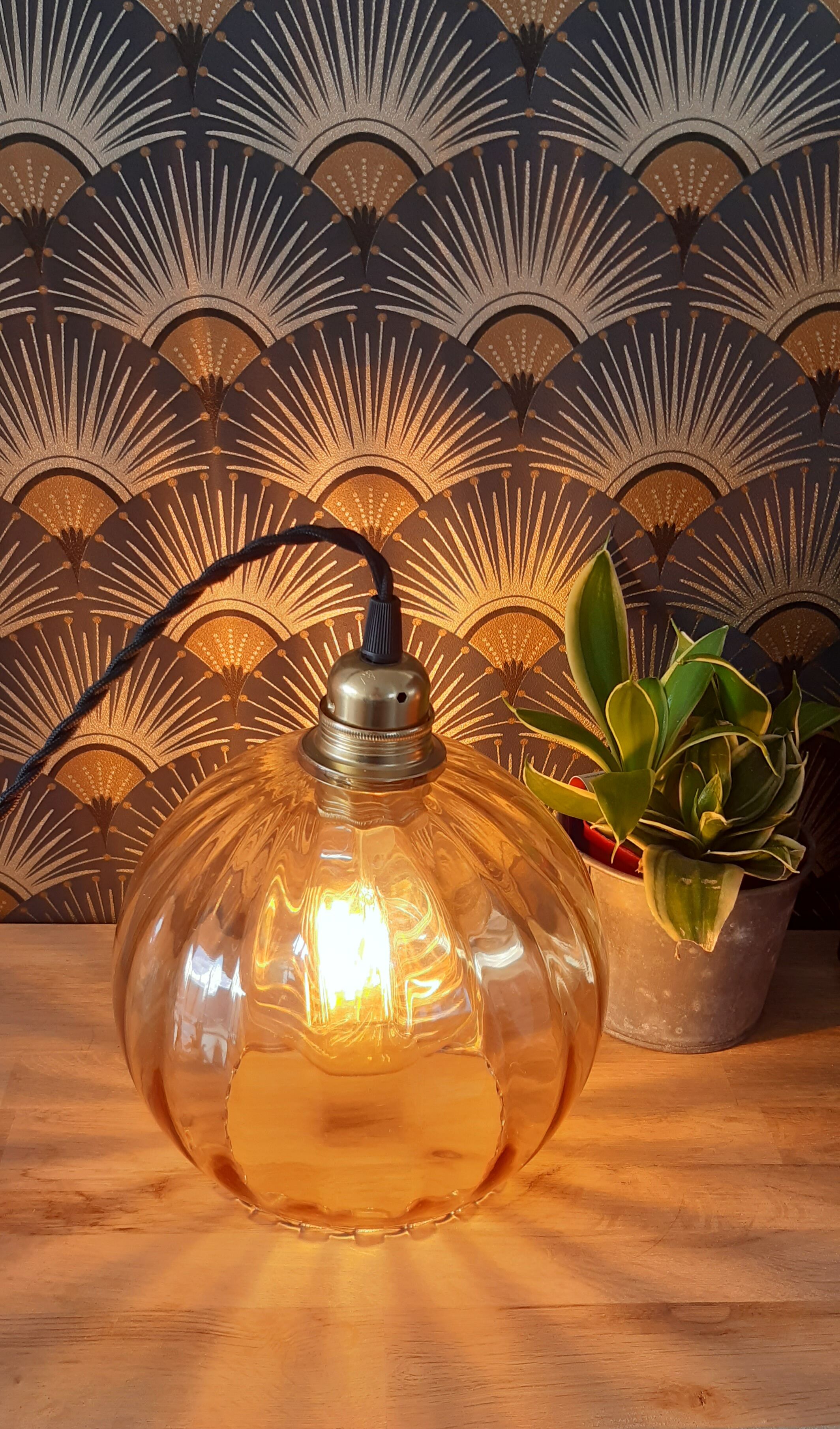 Amber globe suspension