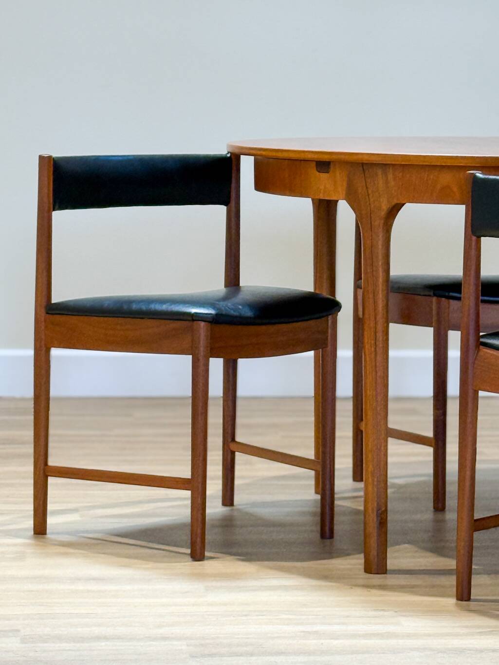 McIntosh Dunvegan Teak Dining Set – Round Extending Table & 4 Chairs (1960s