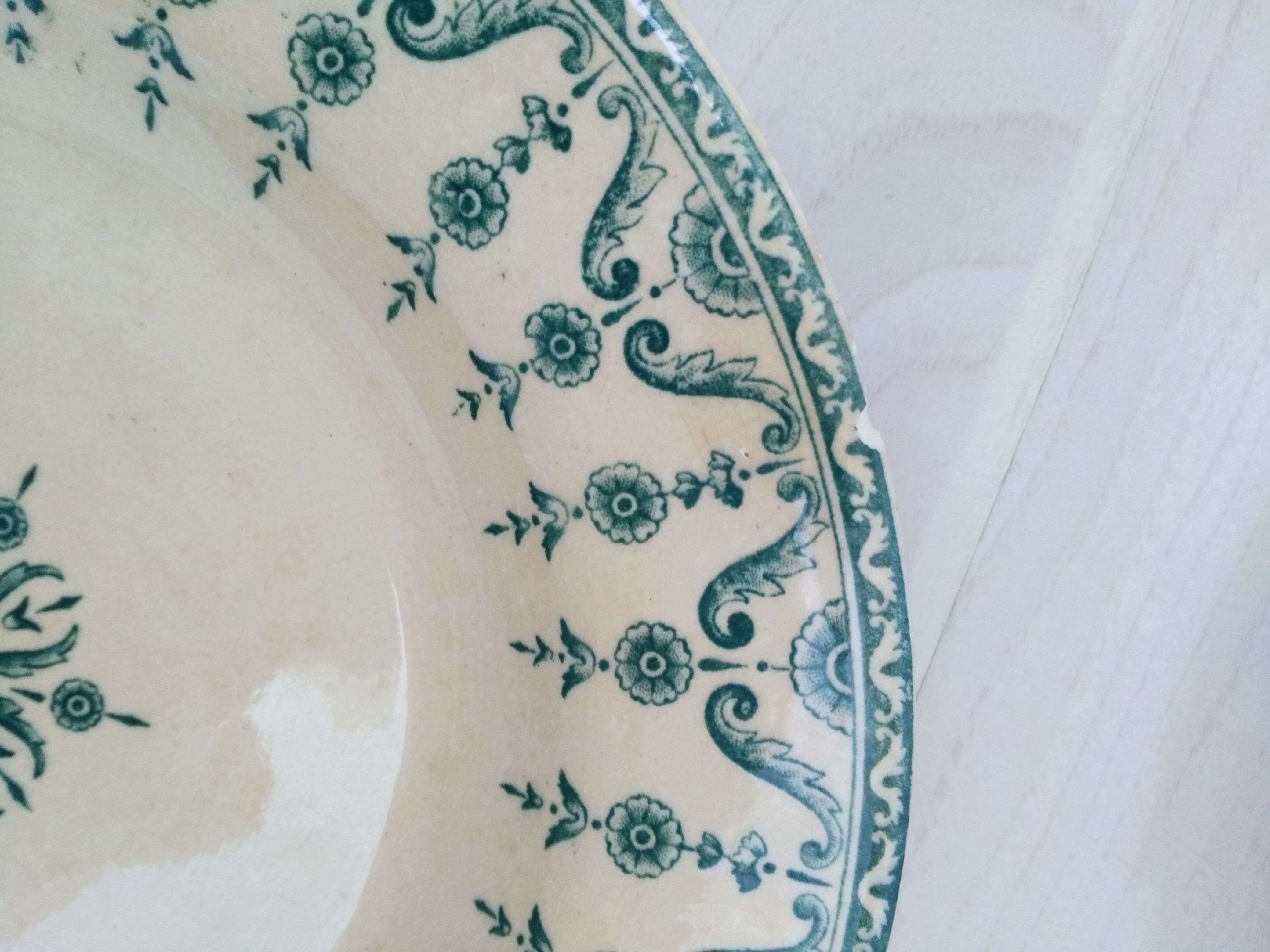 Lot of 4 hollow plates in opaque porcelain from Gien Iron Land model "Florentin" green