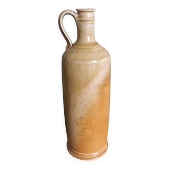 Bouteille à anse, pichet, en grès, signée