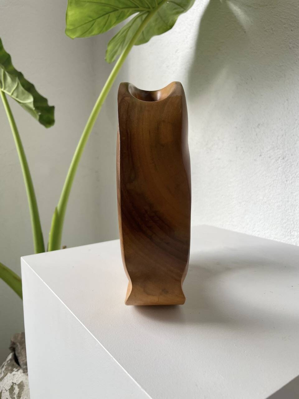 Wooden sculpture vase